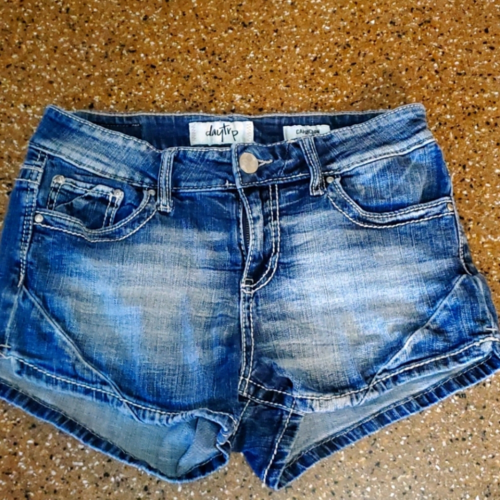 Daytrip Capricorn jean shorts size 28